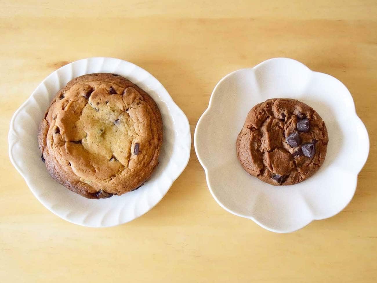 セブンとスタバのチョコクッキーを比較