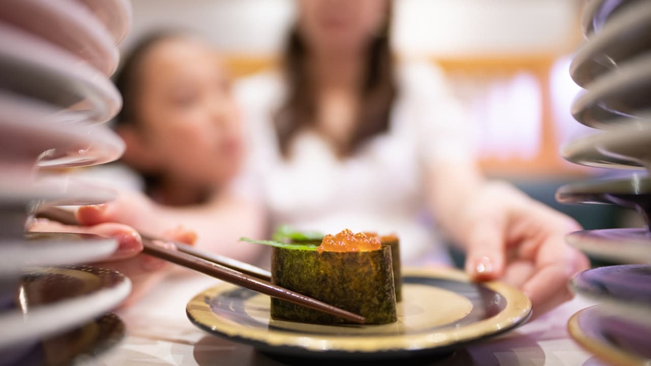 静かに楽しみたいだけなのに…店員に注意してもらった途端、隣から嫌味の嵐