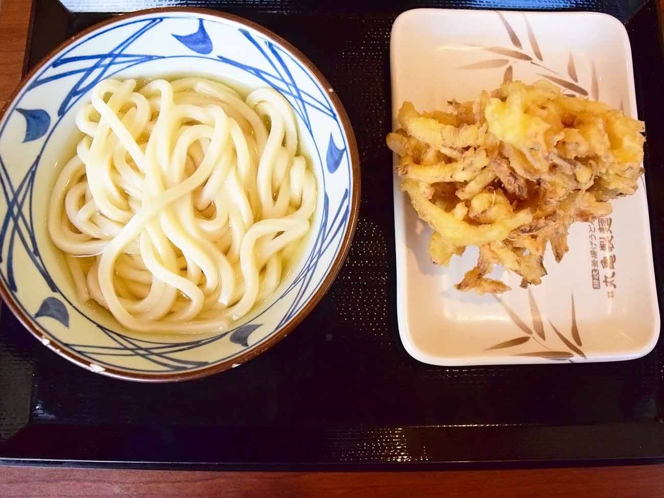 丸亀製麺「かけうどん」＋「野菜かき揚げ」