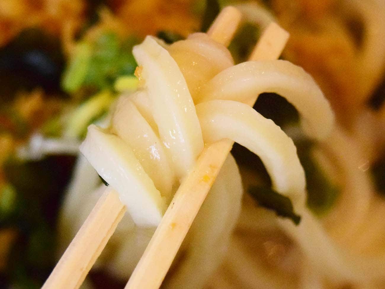 うどんはコシが強く、ほどよい弾力のある食感