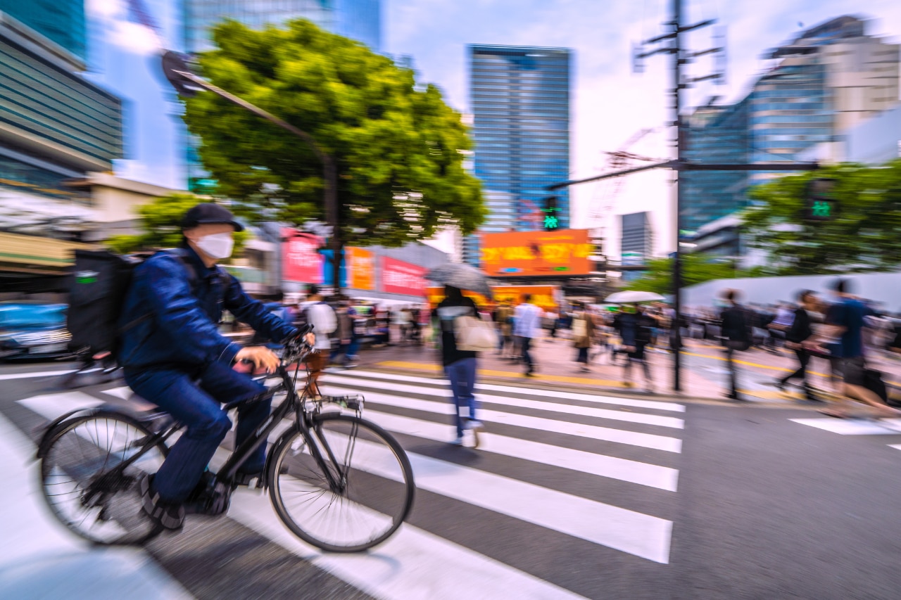 配達自転車が急発進!交差点でのヒヤリハットと防止策