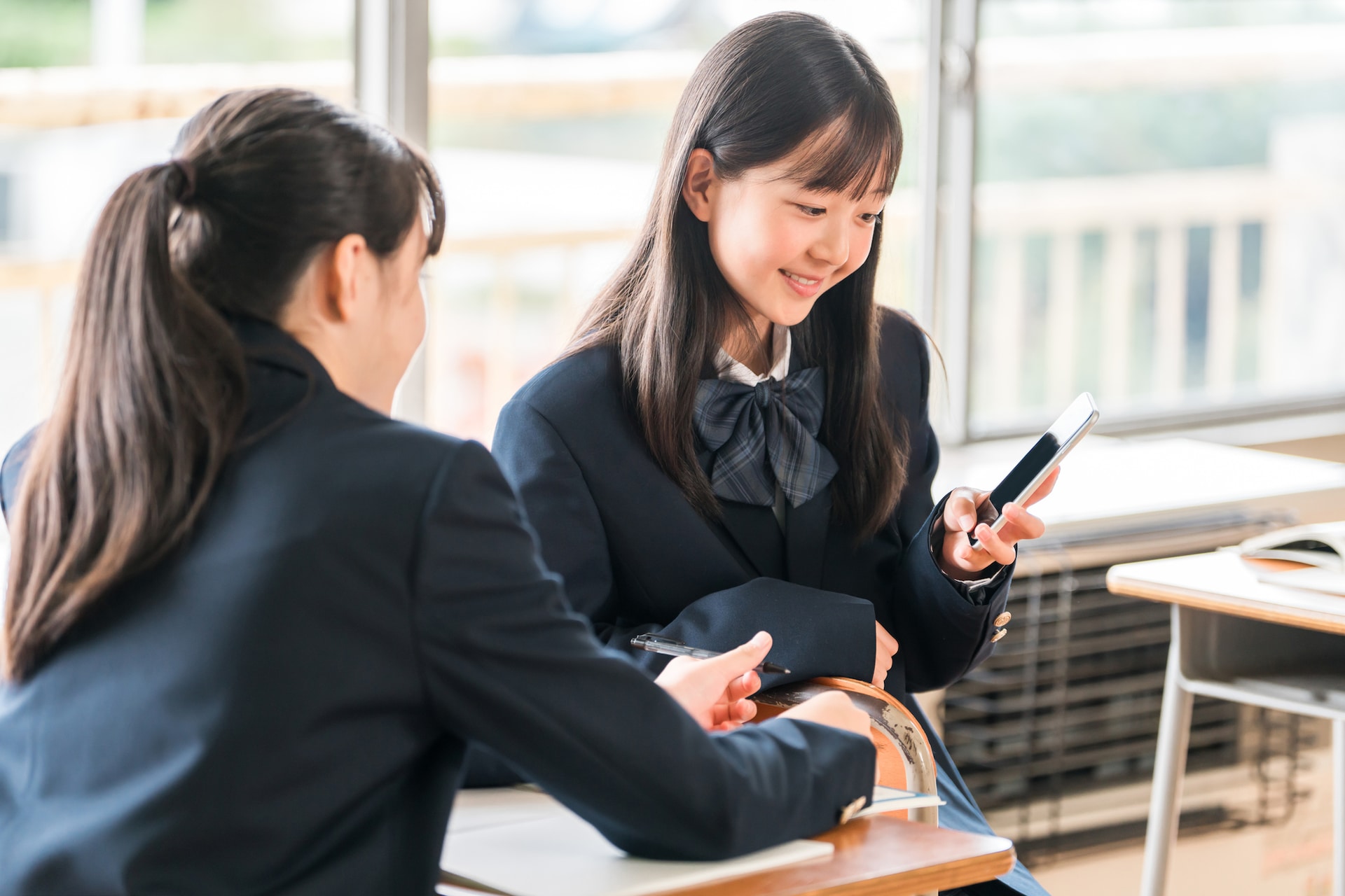 中学生のインスタ利用は危険？年齢制限や安全設定でトラブルを防ぐ方法