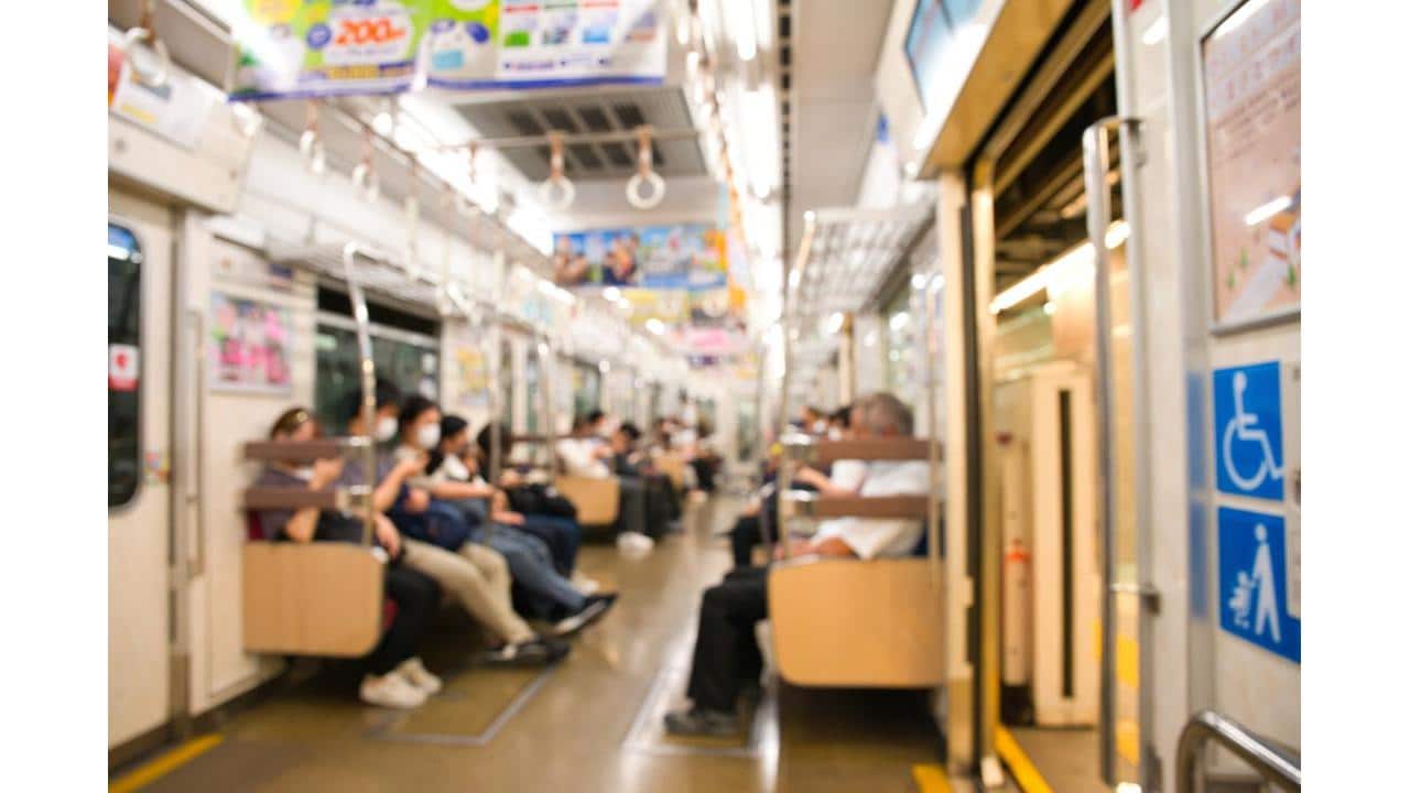 琵琶湖線で酔っ払いから言いがかり！10代女子高生の離脱術