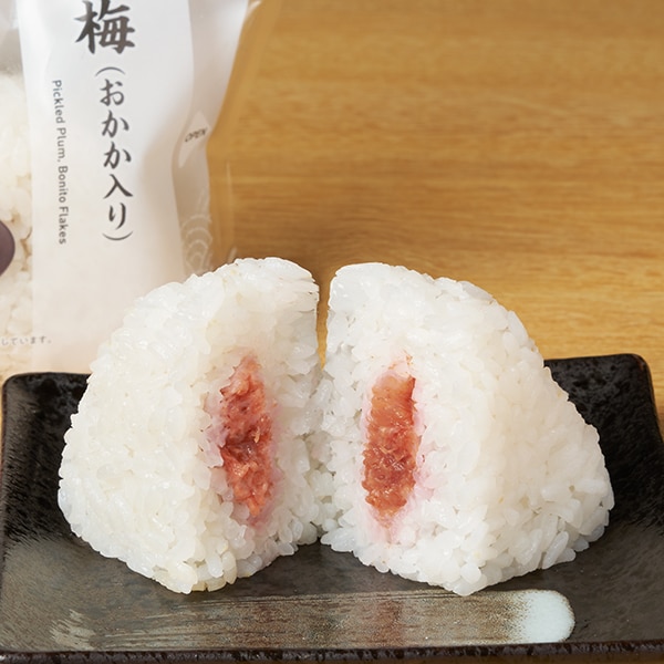 ファミマの新作おにぎり「梅(おかか入り)」