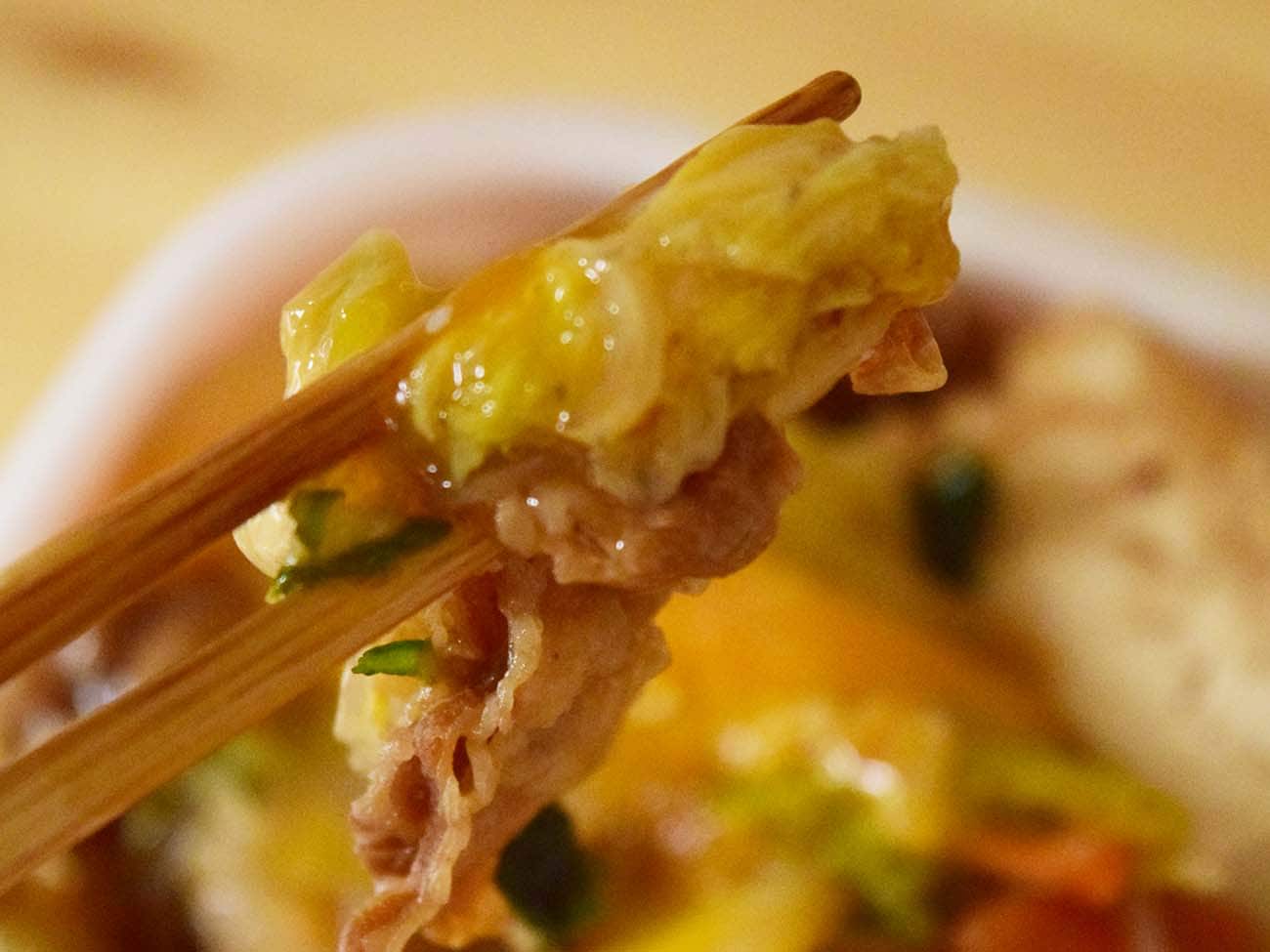  すき焼きらしい甘辛い味付けに、しょうががしっかりと効いており、食べ応えも十分。