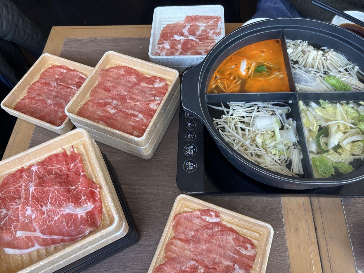 平日ランチは時間無制限!黒毛和牛とお肉・デザートを心ゆくまで堪能