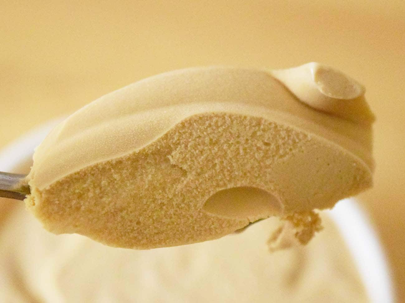 キャラメルの濃厚な味わいに、りんごの甘みとほどよい酸味が重なります。