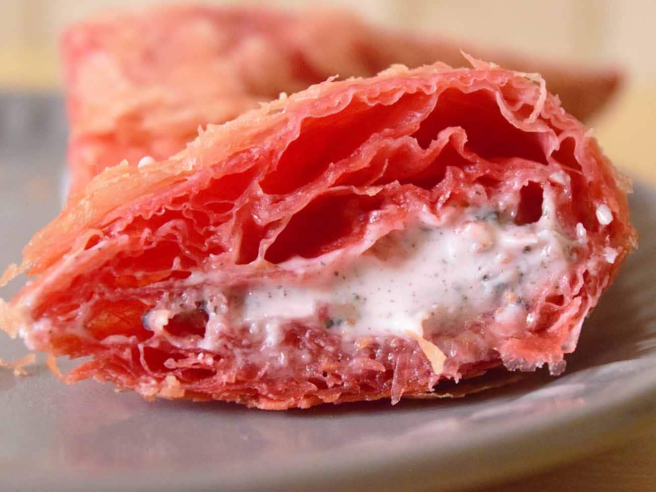 持ち帰ってから食べてもパイ生地はサクサクとした食感をキープ