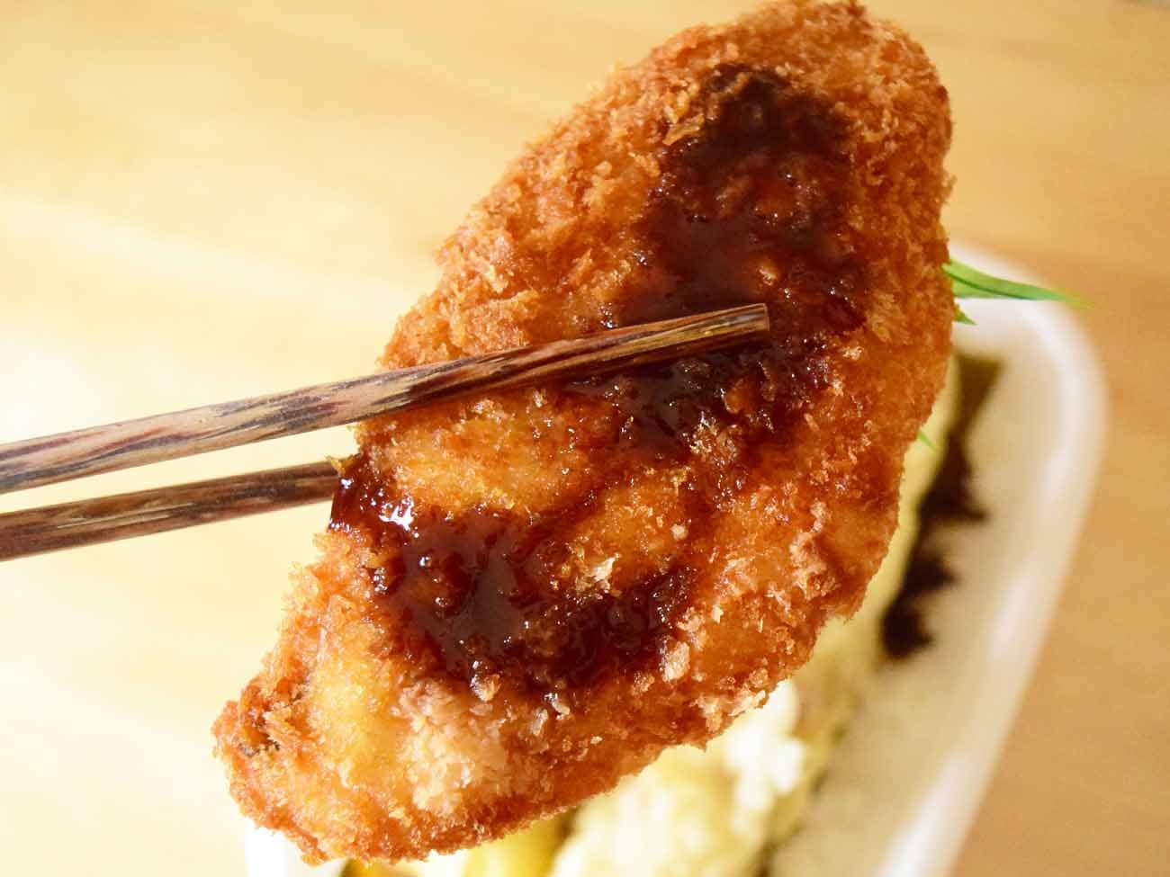 白身魚のフライは、衣がカリッとした食感で、中の身はふんわりとやわらか