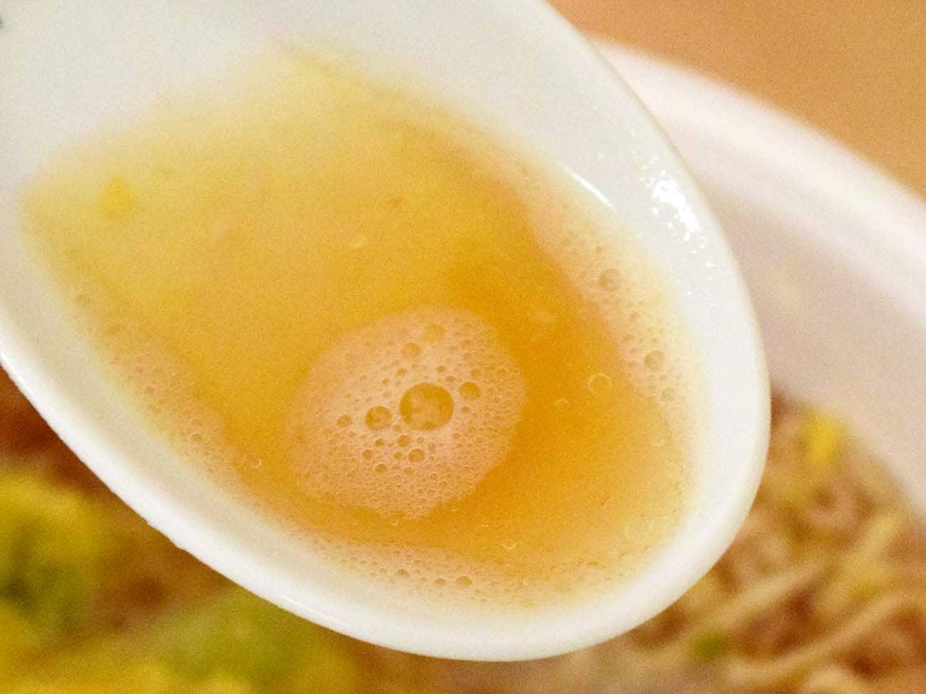 鶏ガラの旨みが前面に出ており、スパイス感はほとんどありません