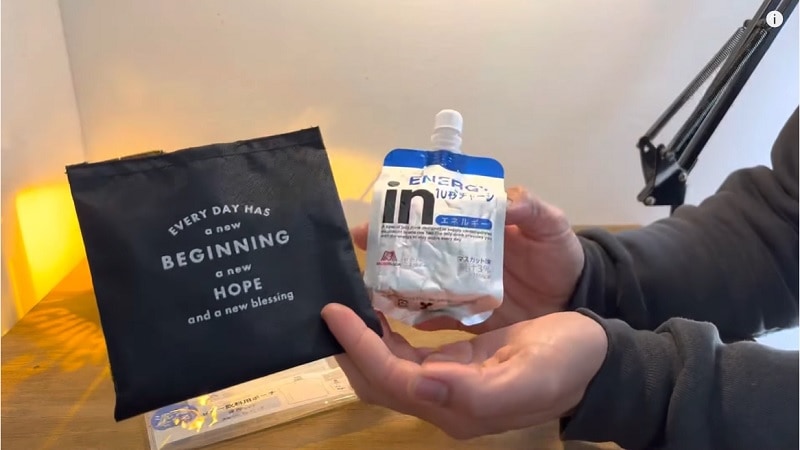 春夏のアウトドアに大活躍！【ダイソー】保冷温できる110円「ゼリー飲料用ポーチ」