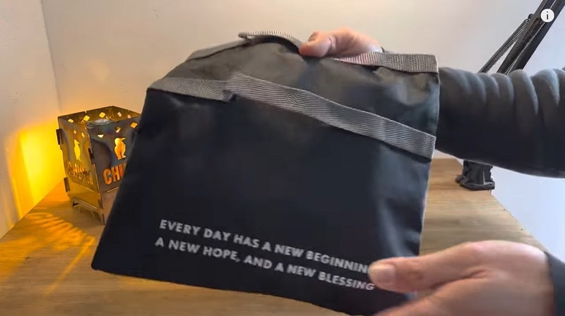 保冷保温＆洗濯もできる！【ダイソー】テント泊も日常でも使える「2WAYバッグ」