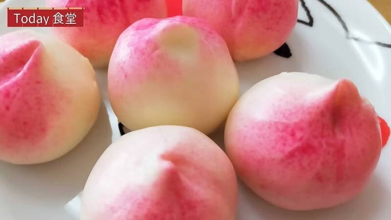 1個26円の高コスパ！業務スーパーの「桃まんじゅう」は食べられないほどカワイイ