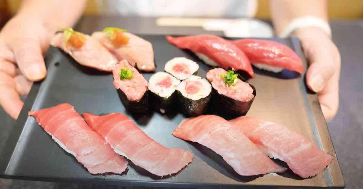 【すしざんまい】6種類のマグロ握りが楽しめる「まぐろざんまい」が贅沢すぎ！大阪の店舗で食べてみた