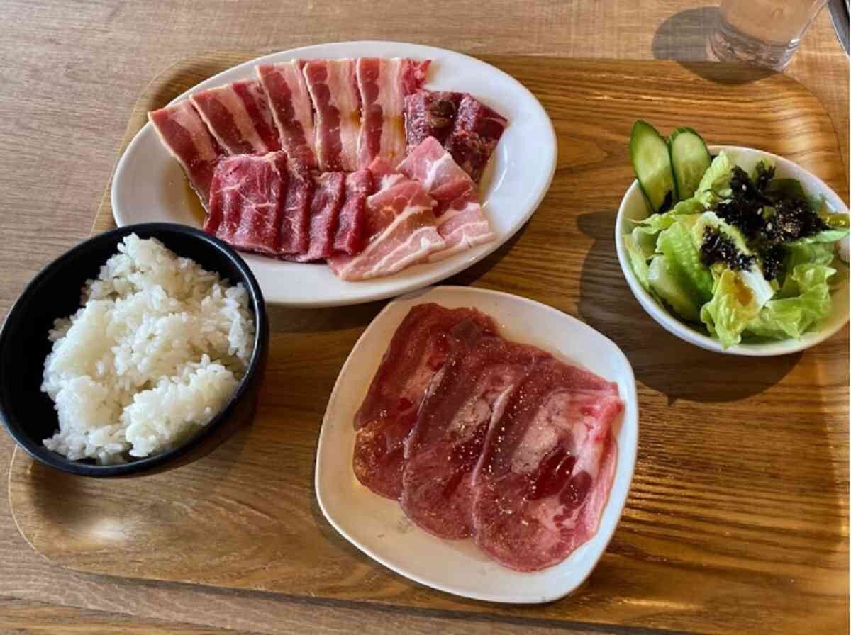 【牛角・ほっともっと・なか卯】人気チェーン店の週間記事ランキング！焼き肉食べ放題を抑えた1位は？