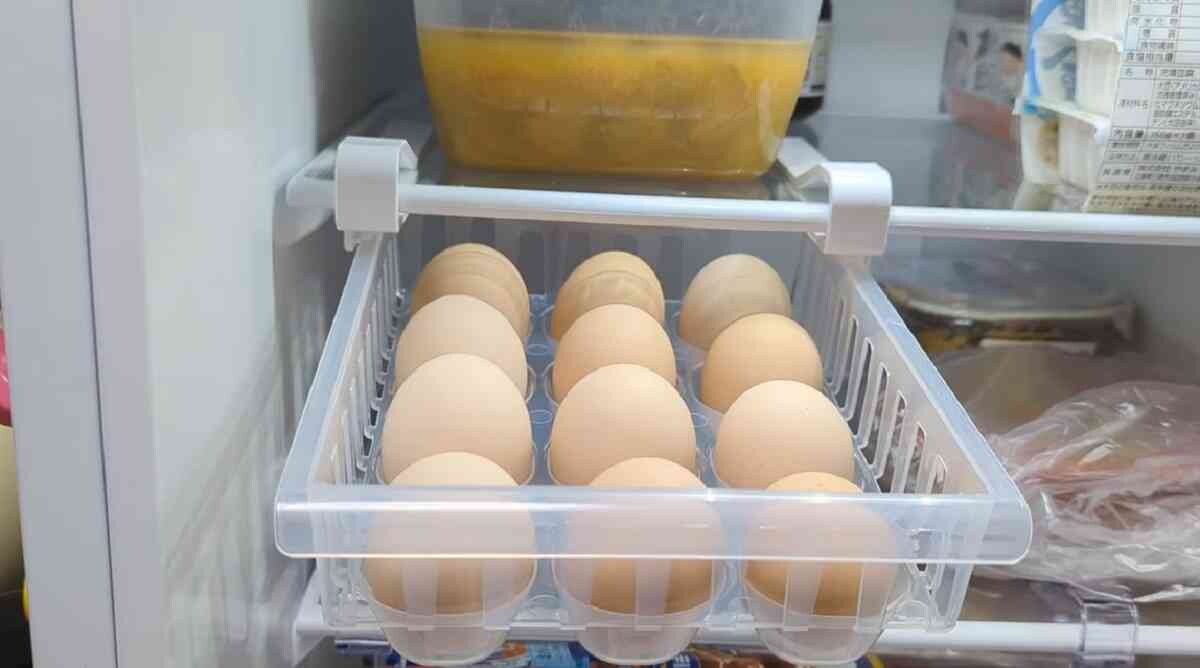 【ダイソー】吊り下げ収納が叶うから冷蔵庫もすっきり！デッドスペースを有効活用する神グッズとは？3選