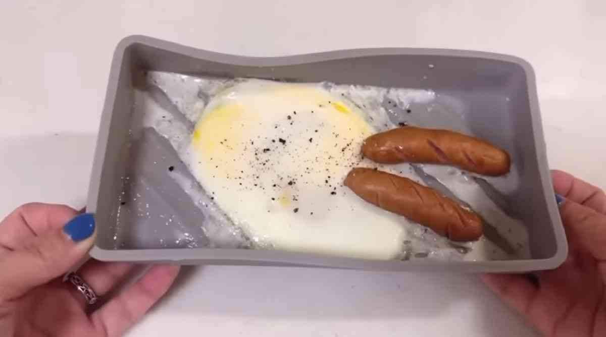 【ダイソー】洗って使えて経済的！レンチン調理できるトレーなど「使い勝手がいいシリコングッズ」3選！