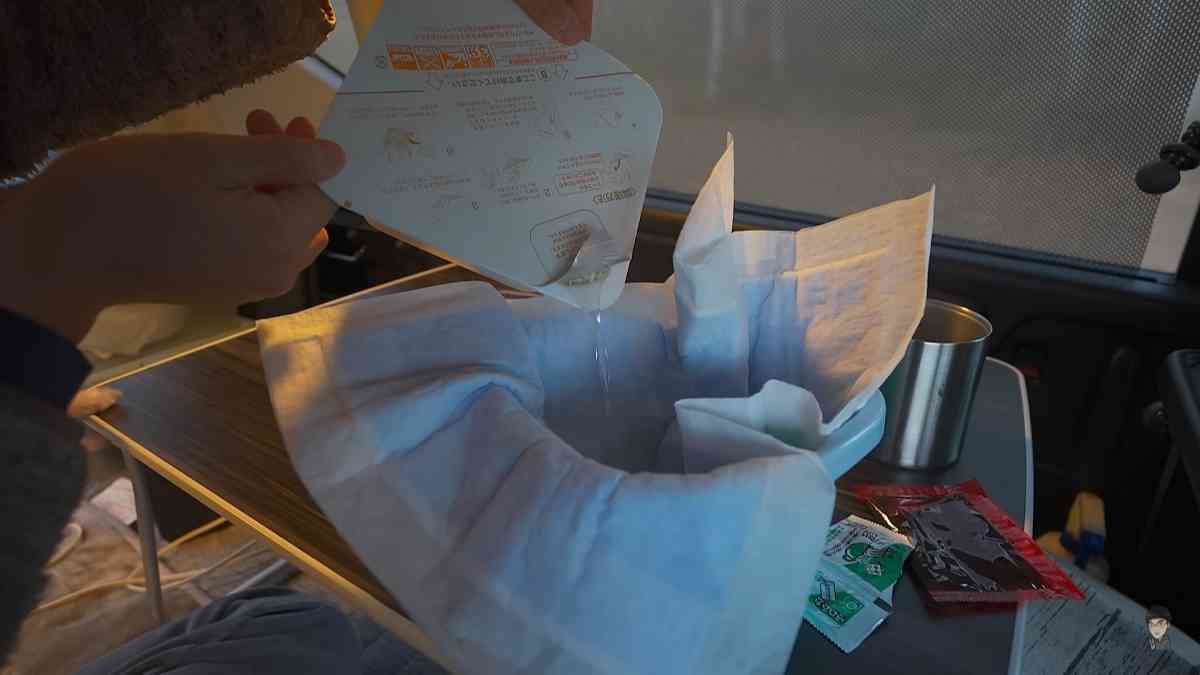 ペットシーツってキャンプにも使っていいの!?「超吸収トイレシーツ」で車中泊などの排水問題をするっと解決！