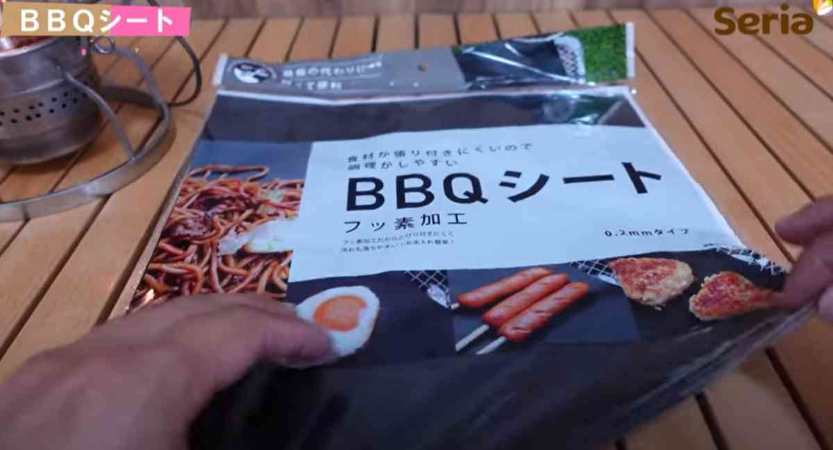 【セリア】今夏キャンプに行くならこれ買って！食材がこびりつかない「BBQシート」など便利な100均ギア3選