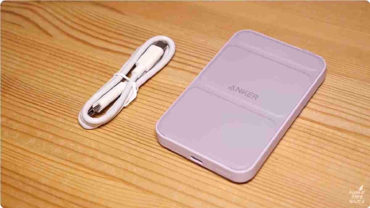 アンカーのモバイルバッテリーはワイヤレス充電もできちゃう優れもの！スタンド付きで旅行でも便利◎