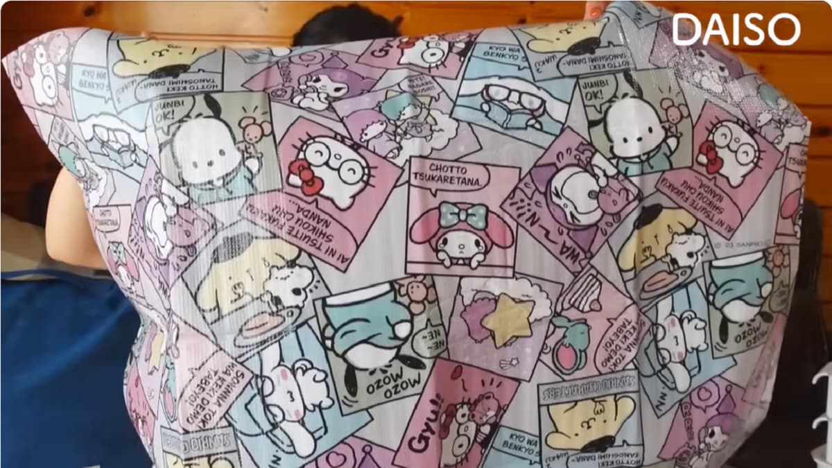 アメコミ風キャラがかわいすぎ！「【ダイソー】の「サンリオレジャーシート」が110円ってすごくない？