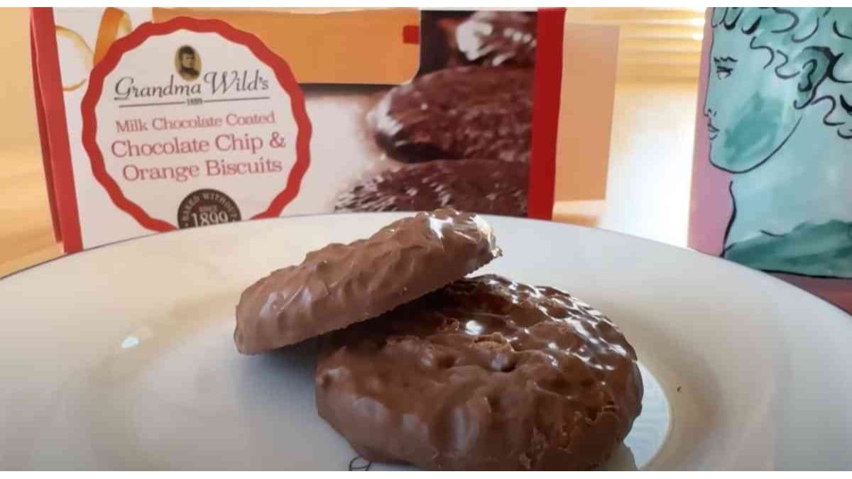 【カルディ】ザクザク食感が美味すぎる！「グランマワイルズビスケット」に冬限定オレンジ×チョコレートが登場！