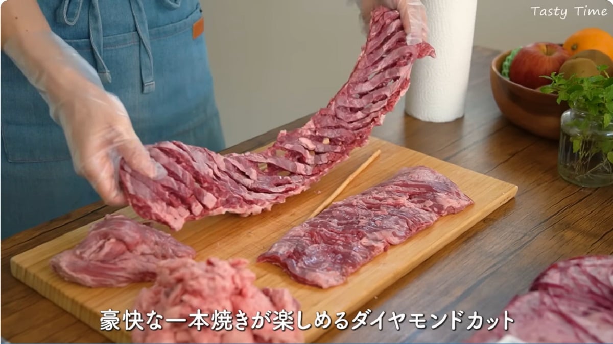 誰でも簡単にできる！【コストコ】の塊肉「USAビーフハラミ」の切り分け方と下処理のコツを紹介