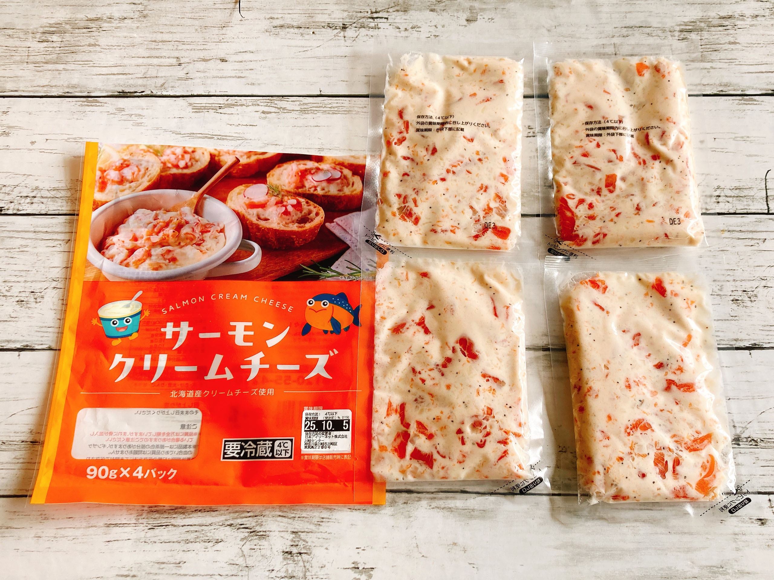 コストコの「サーモンクリームチーズ」は「ディナーロール」、「バゲット」ともよく合う