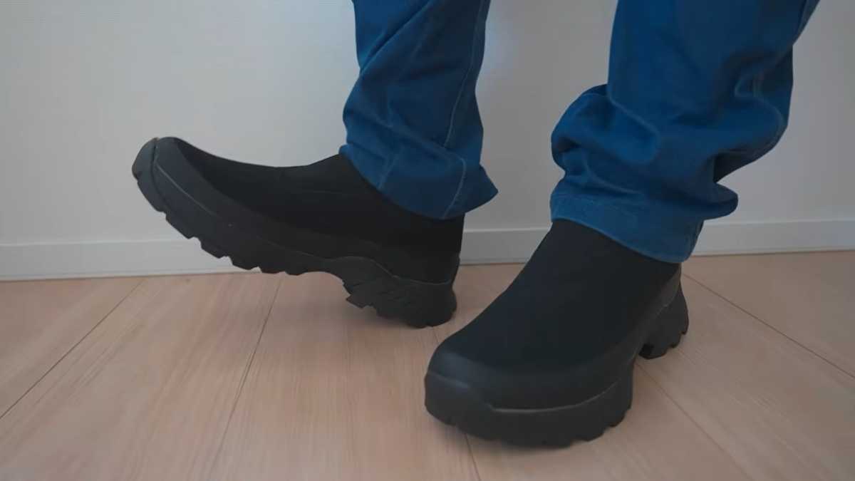 ワークマン新作「防水シューズフィールドプレジャー」は4cm防水