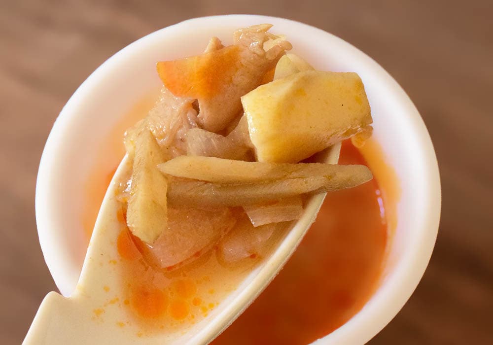 具材は「特製豚汁」とほぼ同じ内容