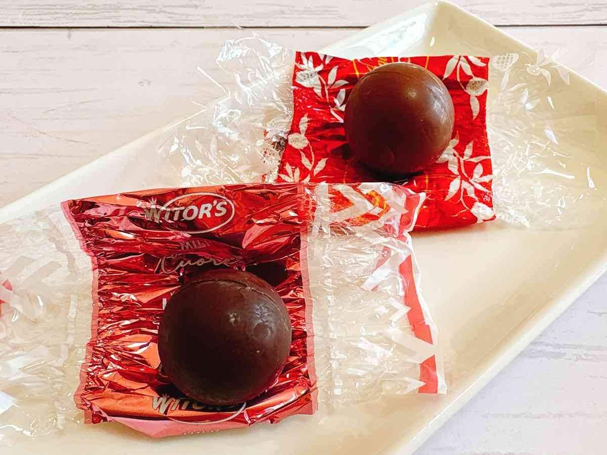 「ウィターズ クオーレ イタリアンチョコレート」とリンツのリンドール、見た目は似ている