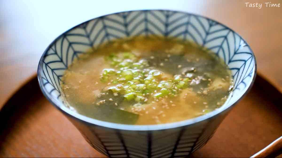 簡単レシピ┃卵とわかめのスープ