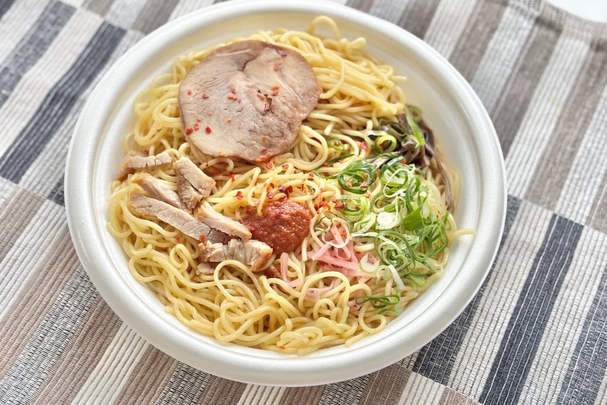 ファミマの「こってり旨辛焼ラーメン」