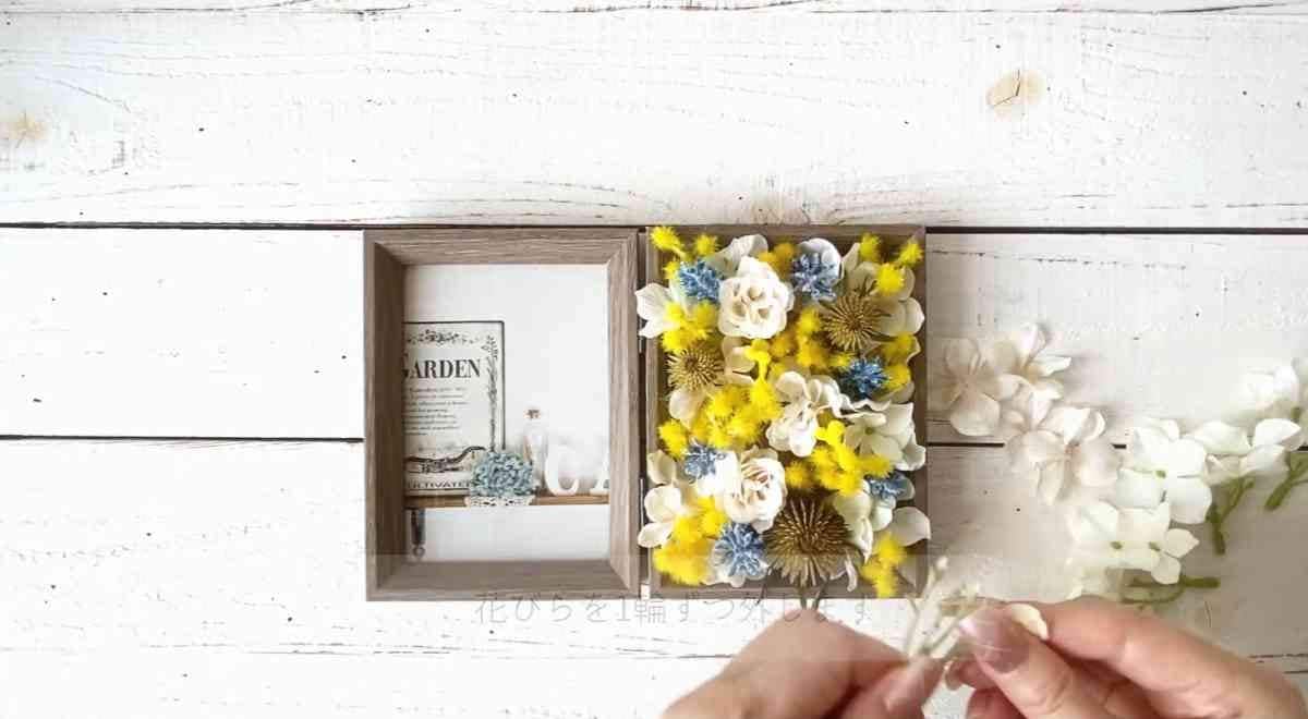 卒業式＆入学式にぴったりなお花のフォトフレームのアレンジ