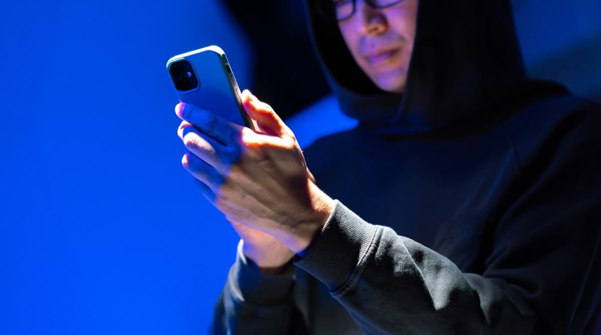 【詐欺に注意】今、LINEやSMSが危険！？個人情報流出につながるNG行動