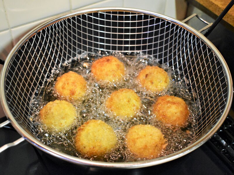 料理研究家が監修！揚げもののストレスを解消したラバーゼ「揚げ鍋28cmセット」