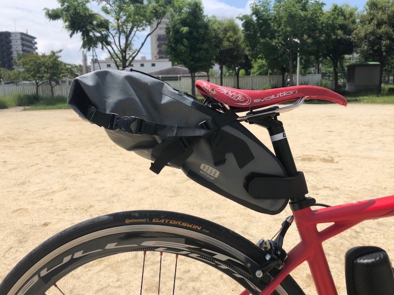 R250の自転車用防水サドルバッグが人気！ 中身を雨からしっかりガード
