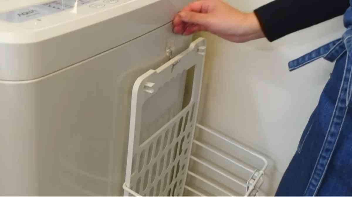 セリアの貼って剥がせるフィルムフック