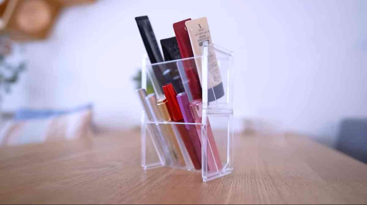 セリアの「洗面鏡ナナメスタンド」