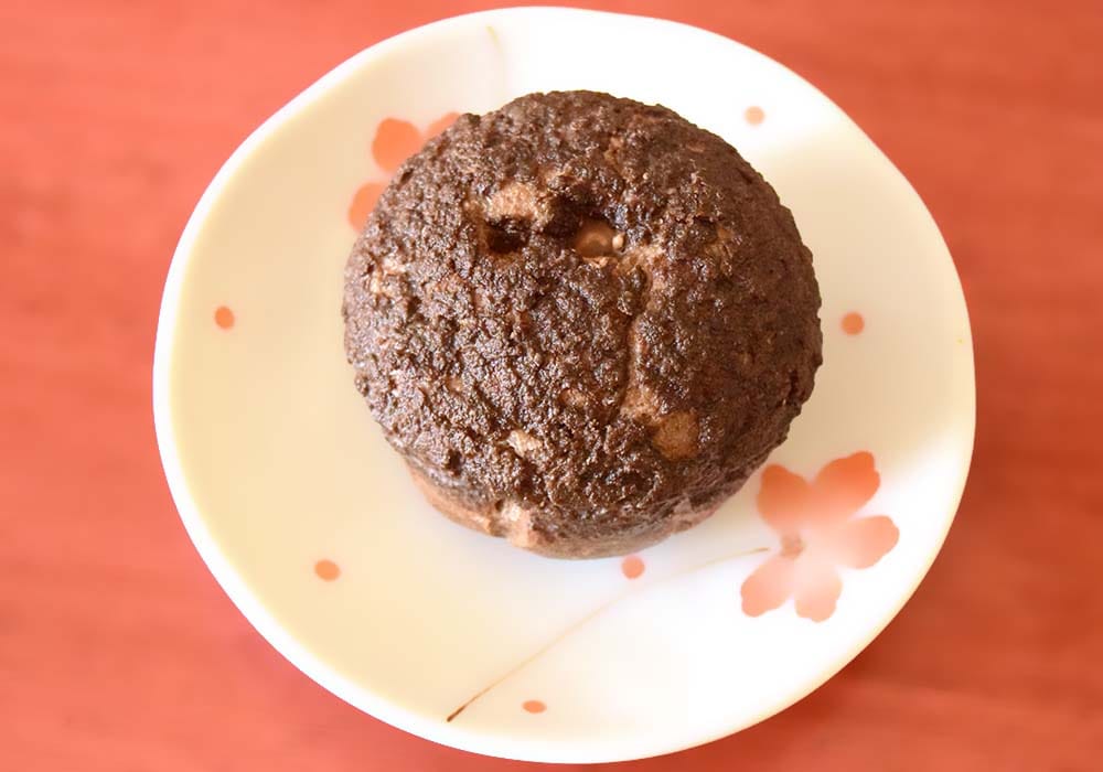 表面はごつごつとしたクッキー生地