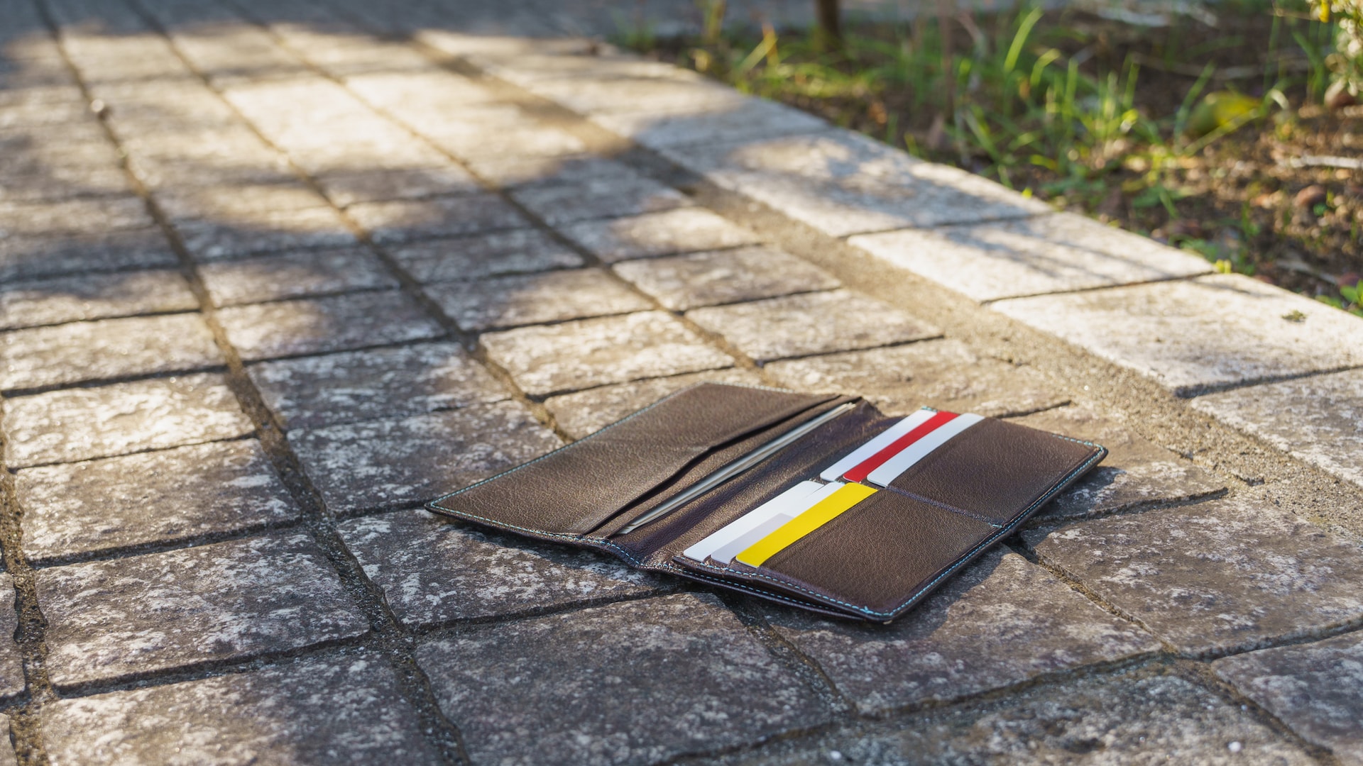 ショッピングセンターで「現金」を拾ったけど…女性が理不尽に感じた出来事