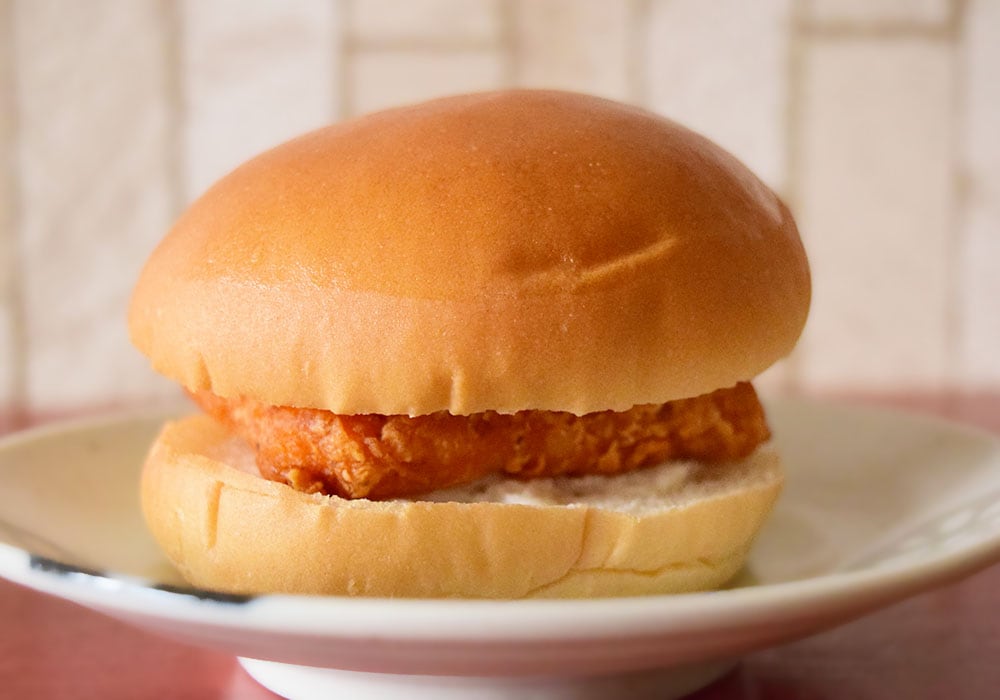 「ファミチキバンズ」に「スパイシーチキン」を挟むだけ