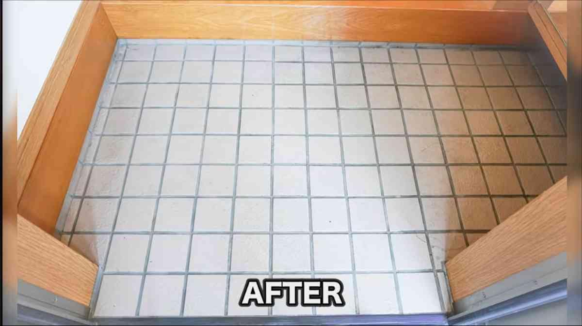 玄関タイルの汚れ