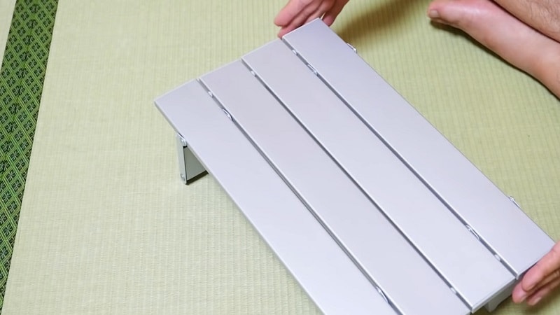 新商品のギアに注目！【ダイソー】高さが変えられる1100円の「アルミテーブル」