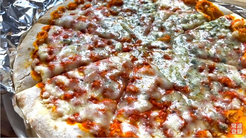 ピザハット越え？【業務スーパー】397円の冷凍ピザ「クワトロフォルマッジ」が絶品