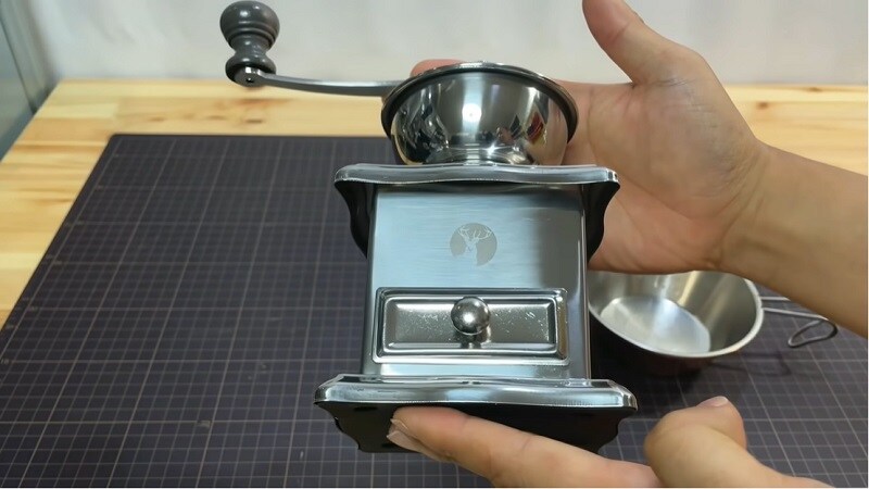 お家時間にもキャンプにも◎【キャプテンスタッグ】のステンレスコーヒーミル！