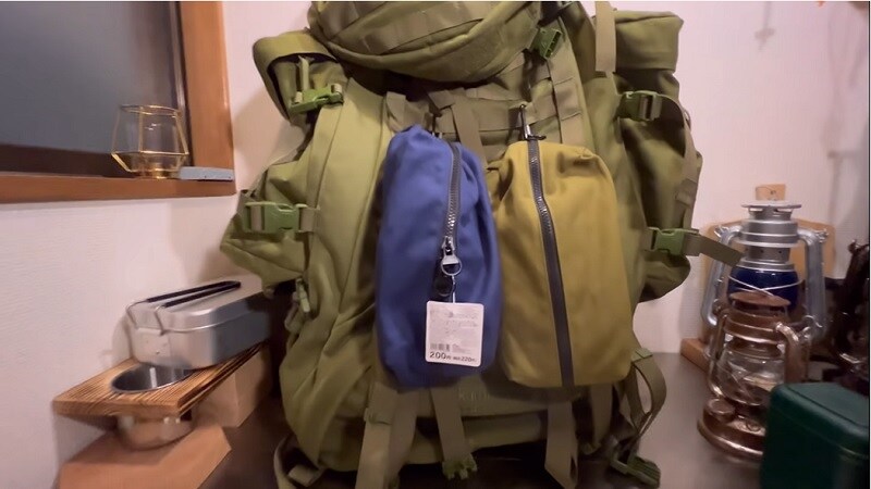 用途は無限大⁉【ダイソー】「カラビナ付ティッシュケース」がアウトドアに最適すぎた