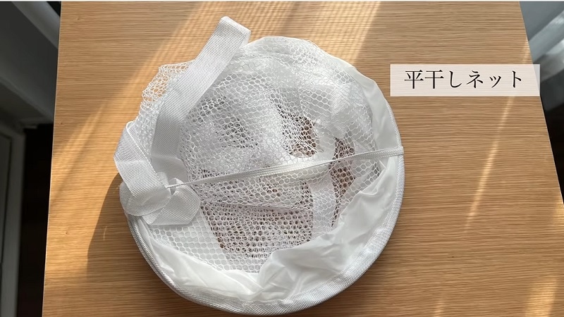 【ダイソー】110円で冬ニットの洗濯悩みをパっと解決！「平干しネット」が助かる～