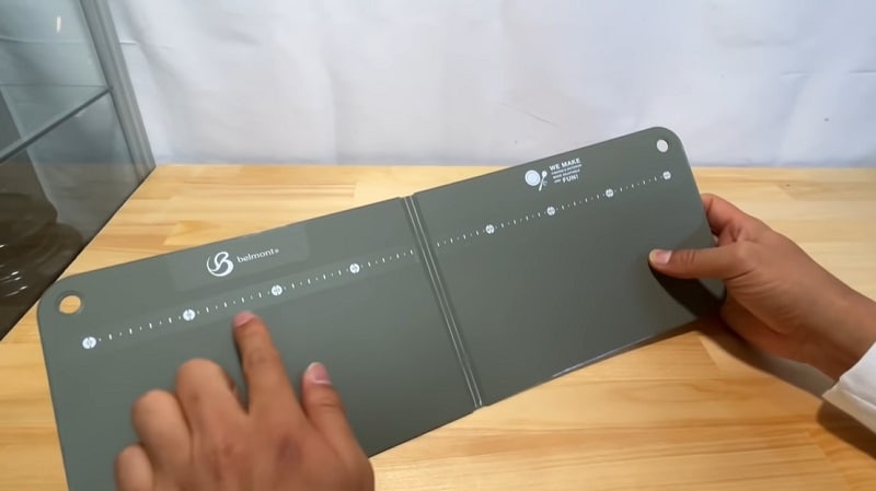 ファミリーキャンプにおすすめ！550円の「折りたためるまな板」が便利すぎだって！