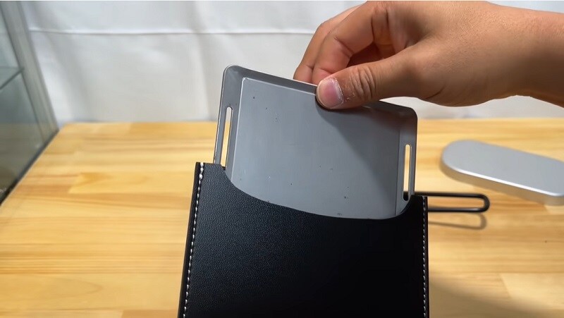 110円でもこの高級感！【キャンドゥ】「ミニ鉄板ケース」は使い心地も質感も◎！